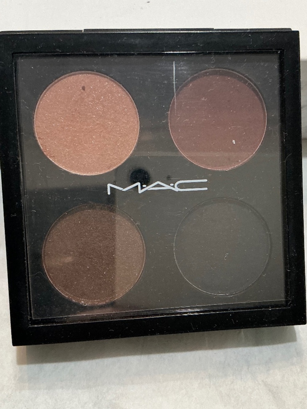 MAC EYESHADOW ATHMA EYE SHADOW X 4 JAAN (L)/FOLIE (S) VIVAH (L)/CARBON (M)